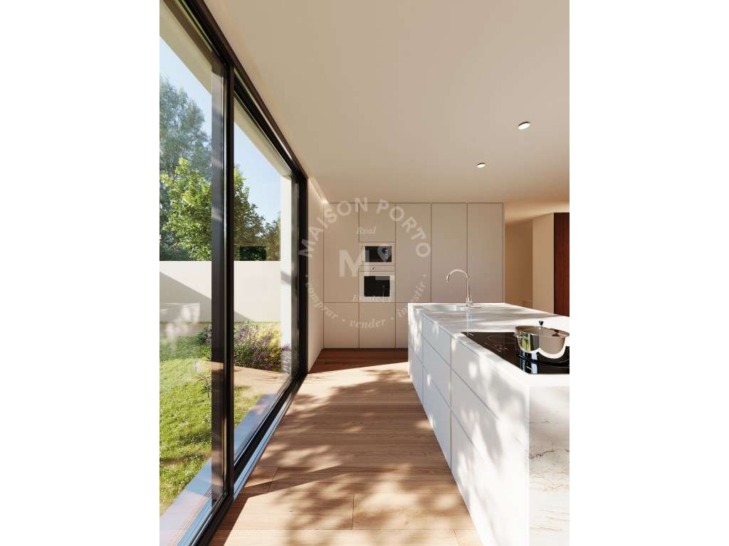 Moradia Familiar T4 com 2 Suites, Varanda, Pátio, Garagem e Jardins... - Grande imagem: 5/11