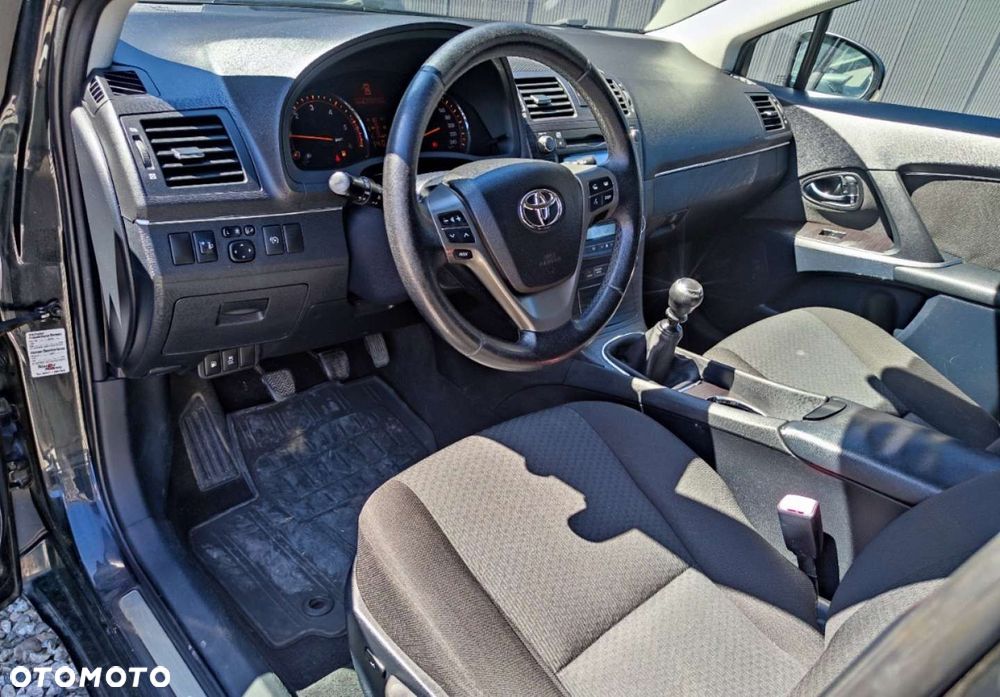 Toyota Avensis - 11
