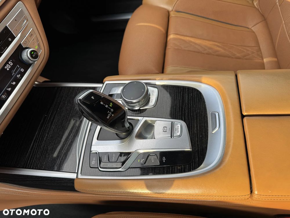 BMW Seria 7 740d xDrive - 29