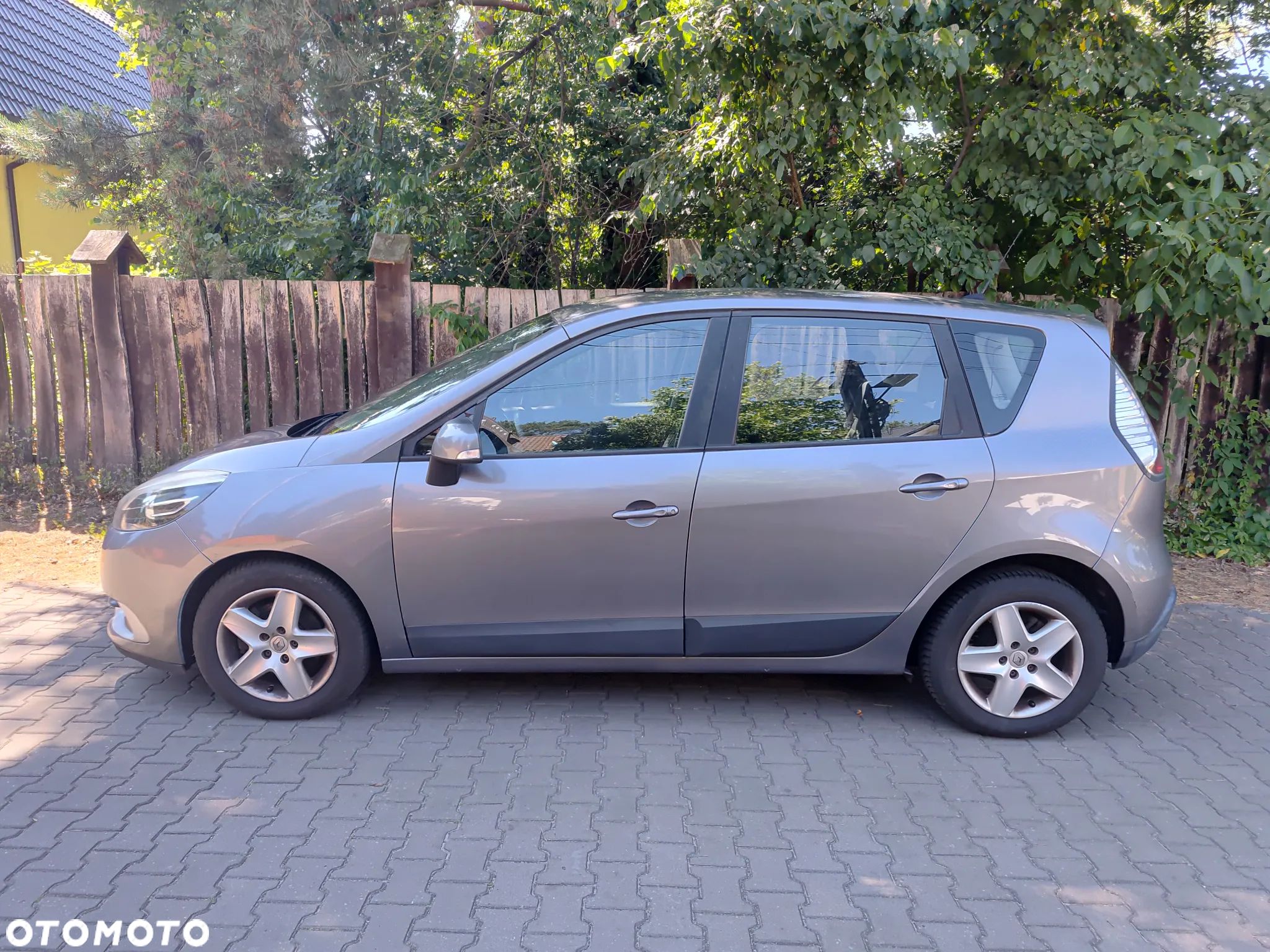 Renault Scenic 1.5dCi TomTom Edition - 1