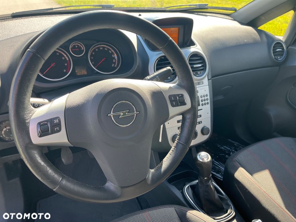 Opel Corsa 1.4 16V Essentia - 18