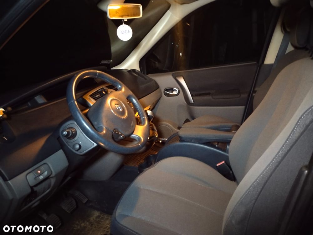 Renault Grand Scenic - 8