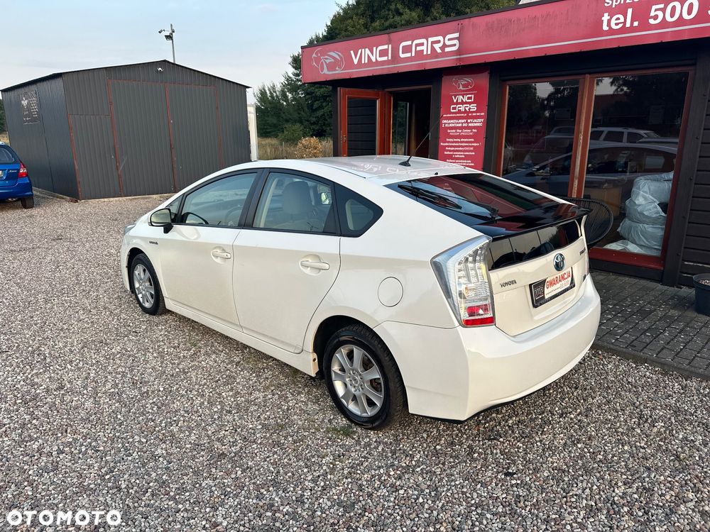 Toyota Prius (Hybrid) - 4