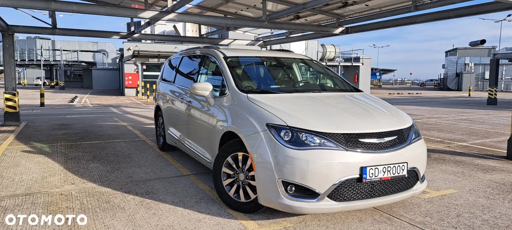 Chrysler Pacifica - 3