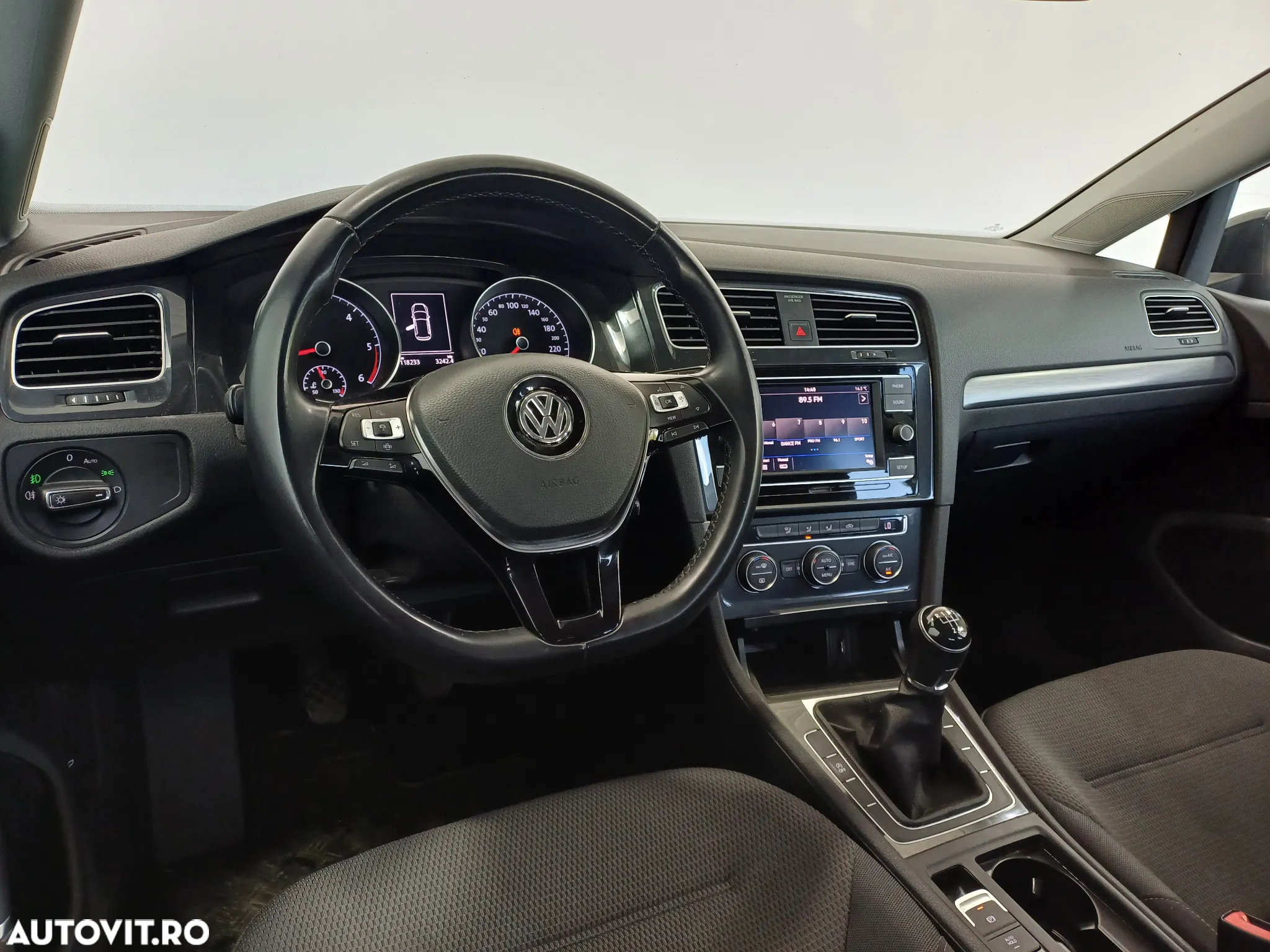 Volkswagen Golf 1.6 TDI Comfortline - 7