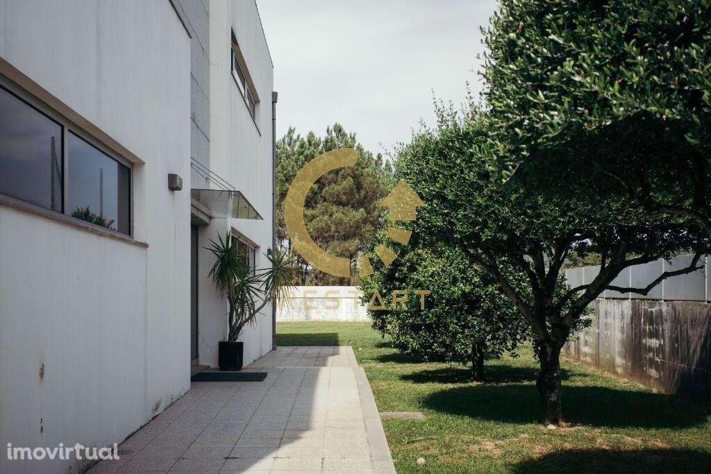 Moradia T5 de 2 pisos, amplos espaços e área exterior - Grande imagem: 5/60