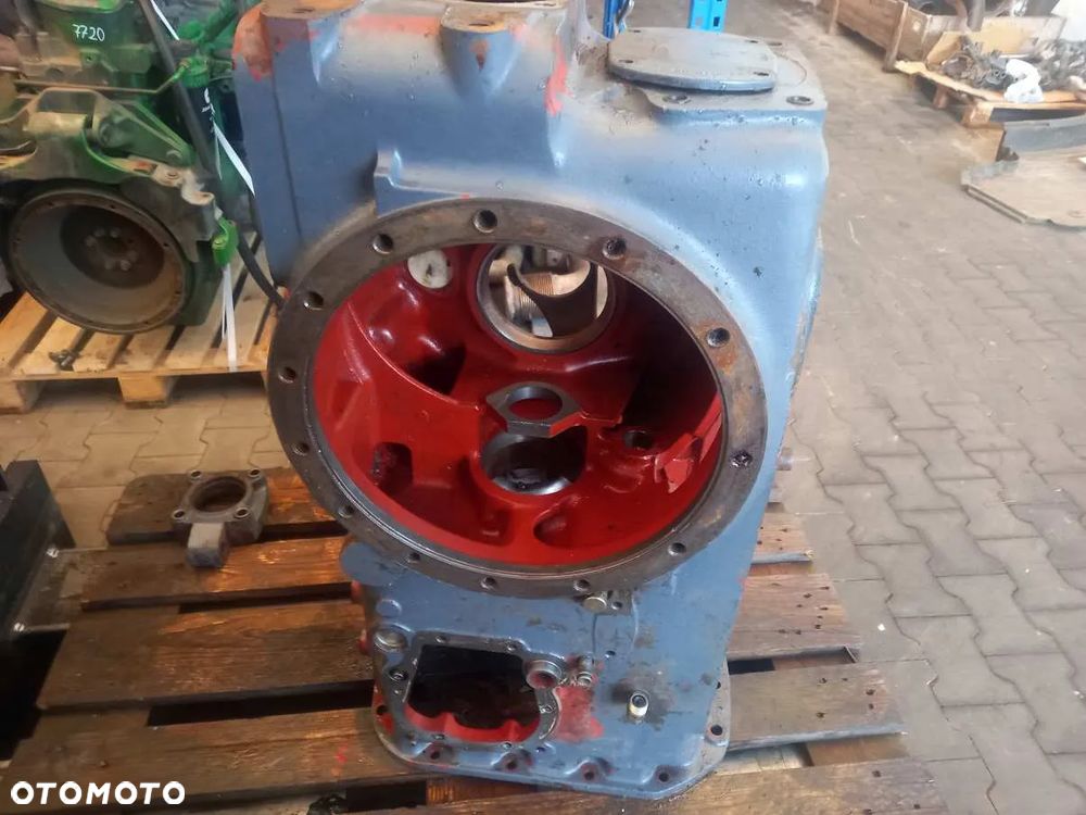 Obudowa mostu tył tylnego New Holland 6640 - 8