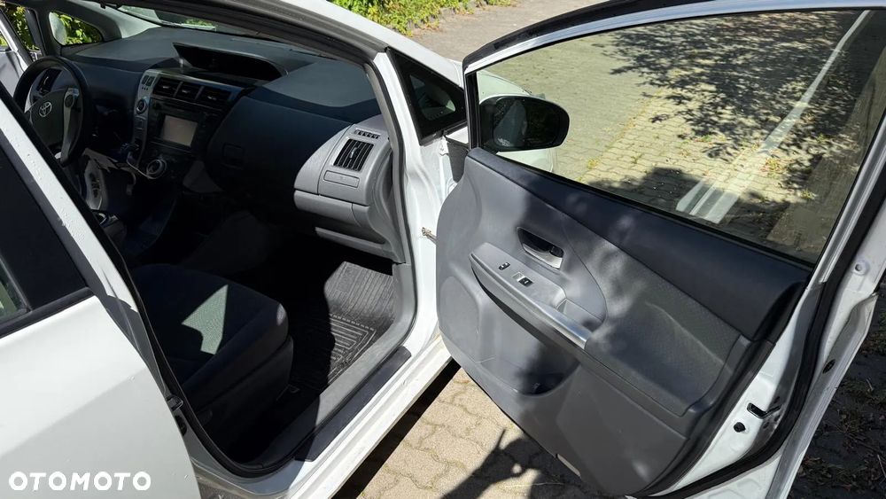 Toyota Prius 1.8 HSD Premium - 11