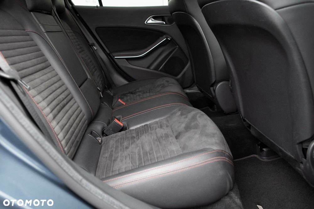 Mercedes-Benz GLA 220 4-Matic AMG Line - 26