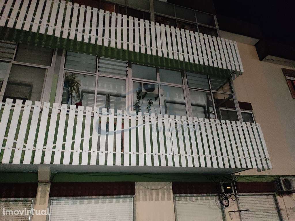 T3 com amplas áreas, varanda, garagem box e arrecadação elevado pot... - Grande imagem: 2/3