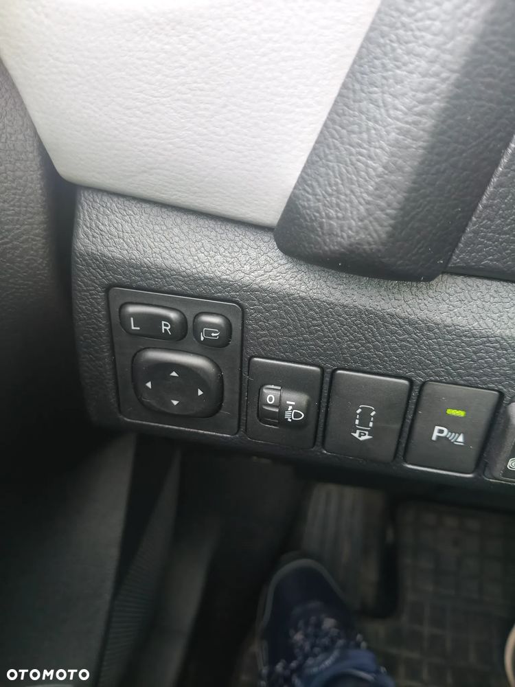 Toyota Auris ver-1-8-hsd-luna - 26