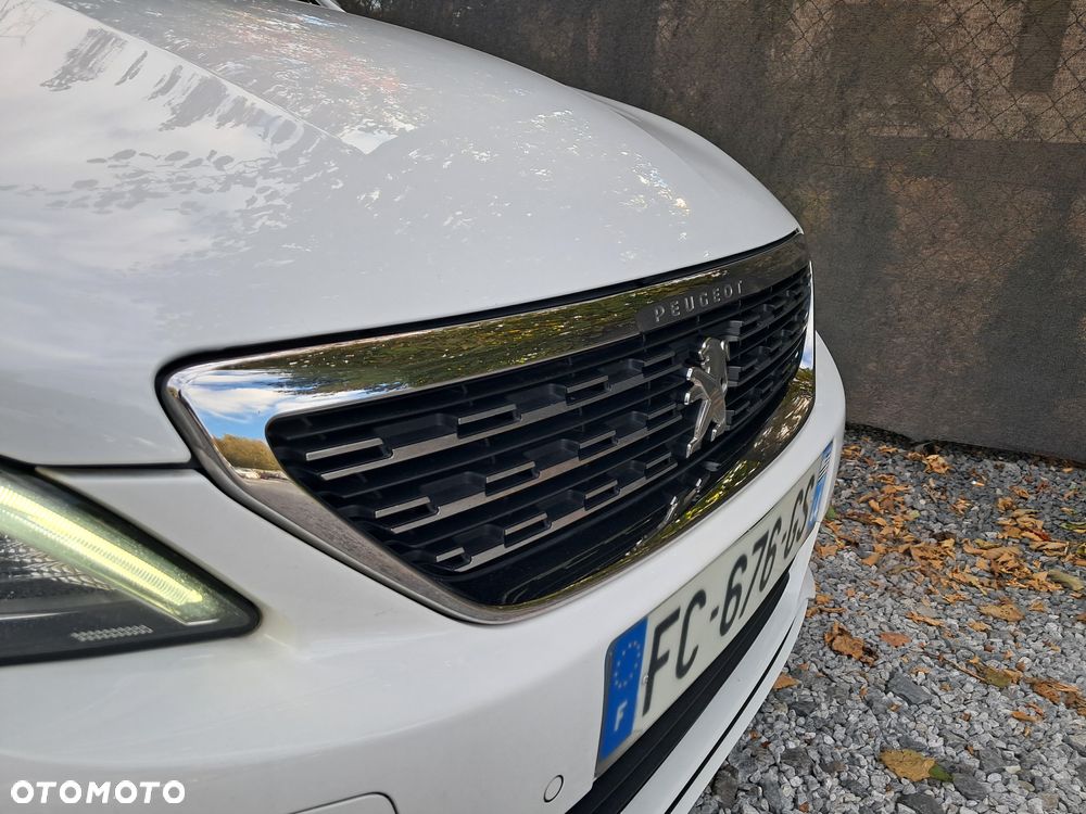 Peugeot 308 1.5 BlueHDi Business S&S EAT8 - 19