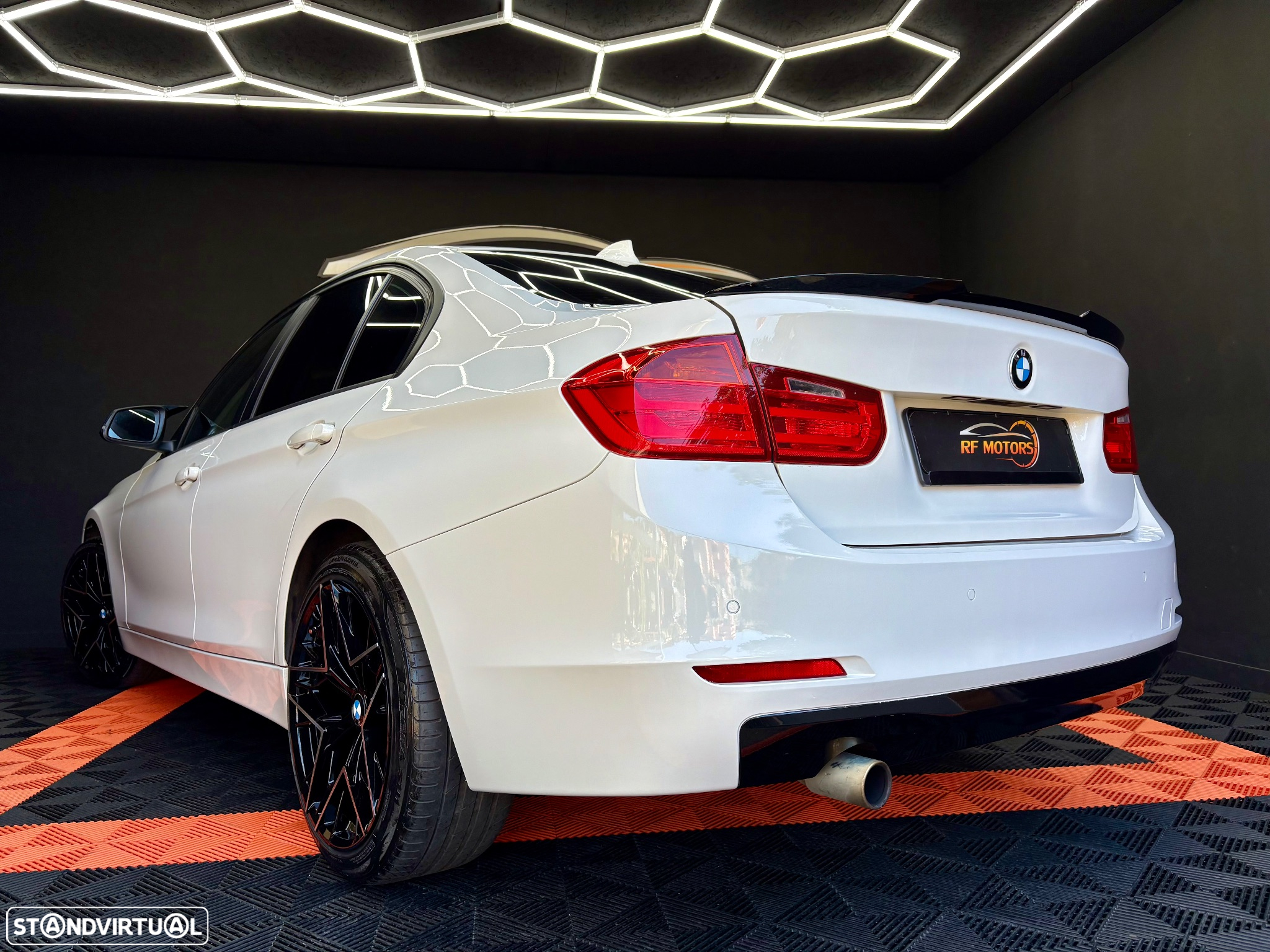 BMW 318 d Line Sport - 28