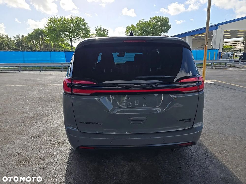 Chrysler Pacifica - 6
