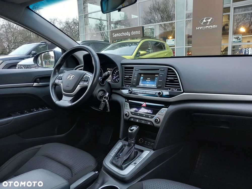 Hyundai Elantra 1.6 CRDi BlueDrive Style DCT - 11