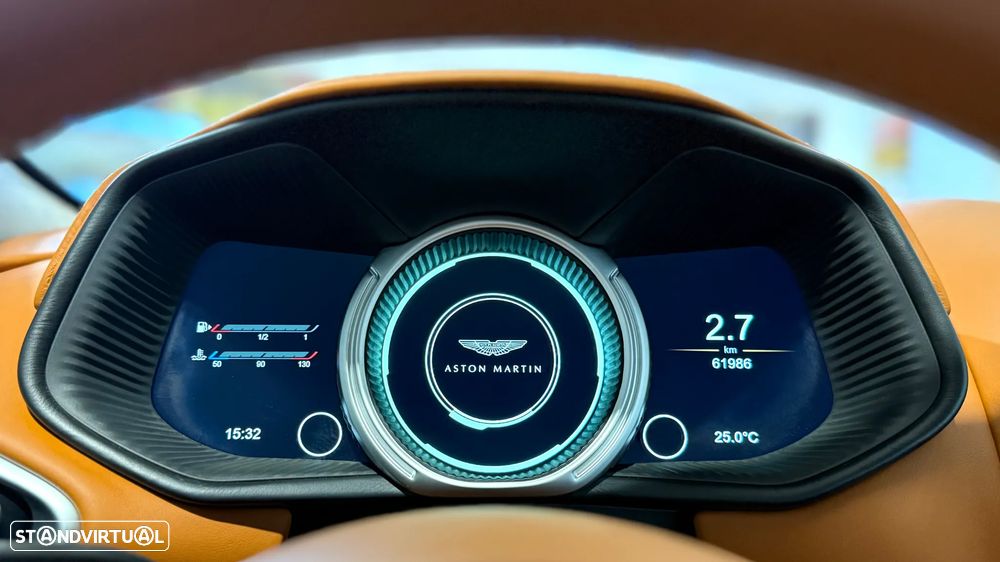 Aston Martin DB11 Coupé - 34