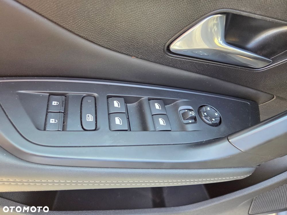 Peugeot 308 1.2 PureTech Allure S&S EAT8 - 29