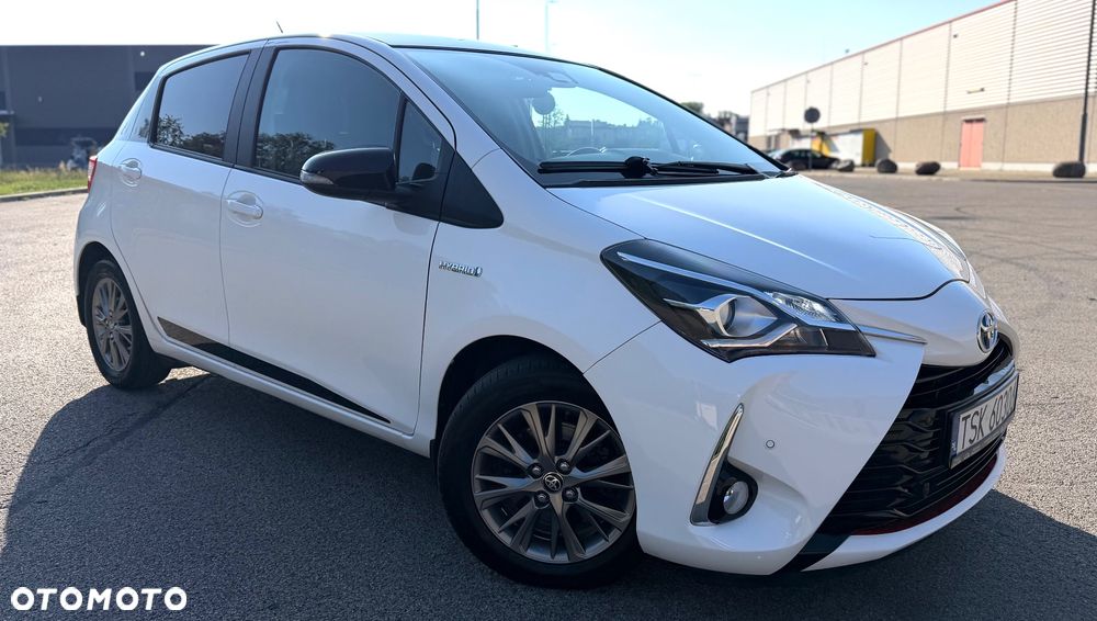 Toyota Yaris Hybrid 100 Premium - 9