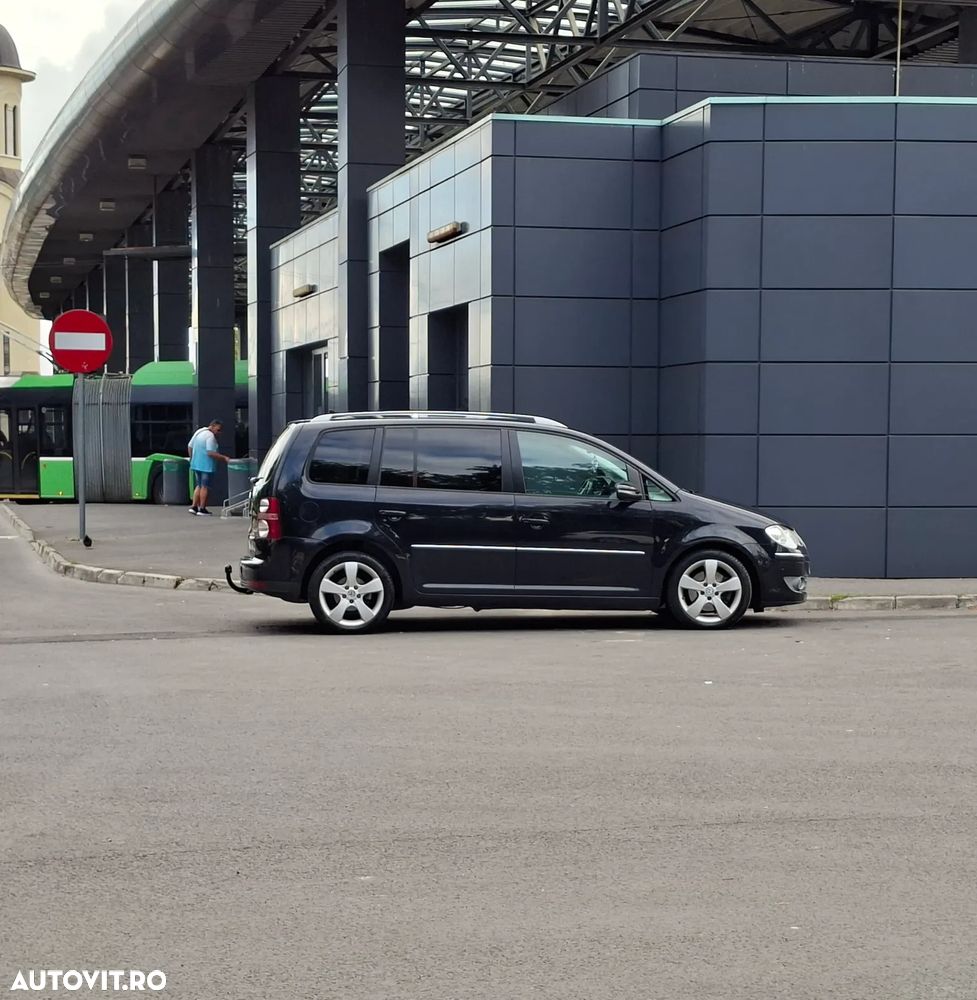 Volkswagen Touran 2.0 TDI DPF DSG Highline - 1