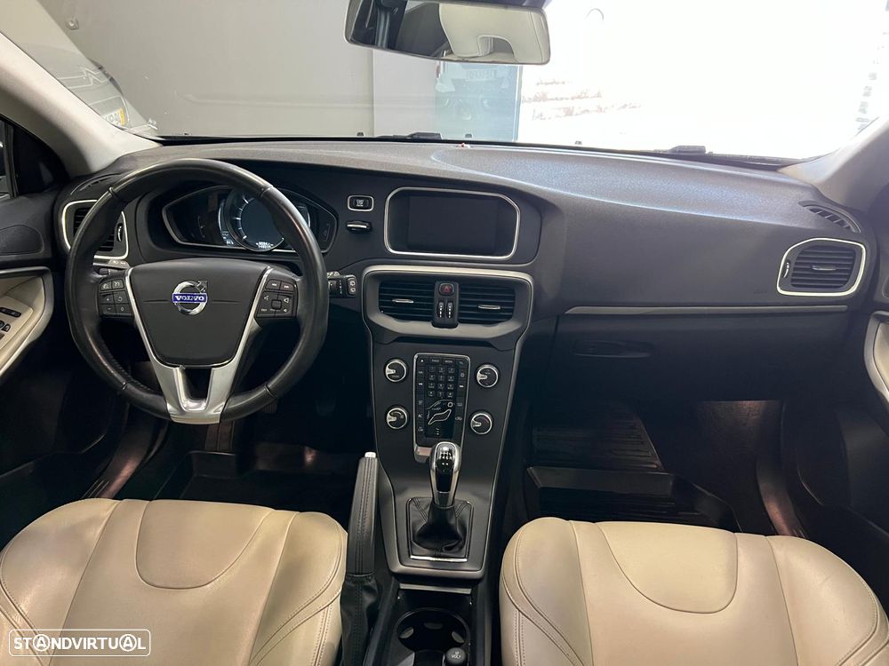 Volvo V40 2.0 D2 Momentum - 19