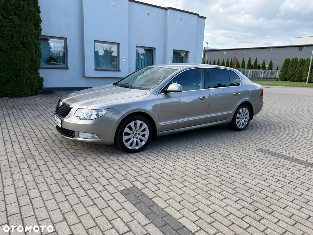 Skoda Superb 2012 photo 4