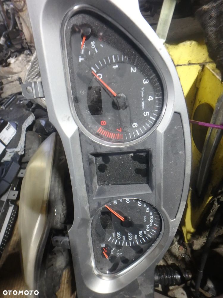 Licznik 4F0920932 Audi A6 C6 3.2 FSI - 1