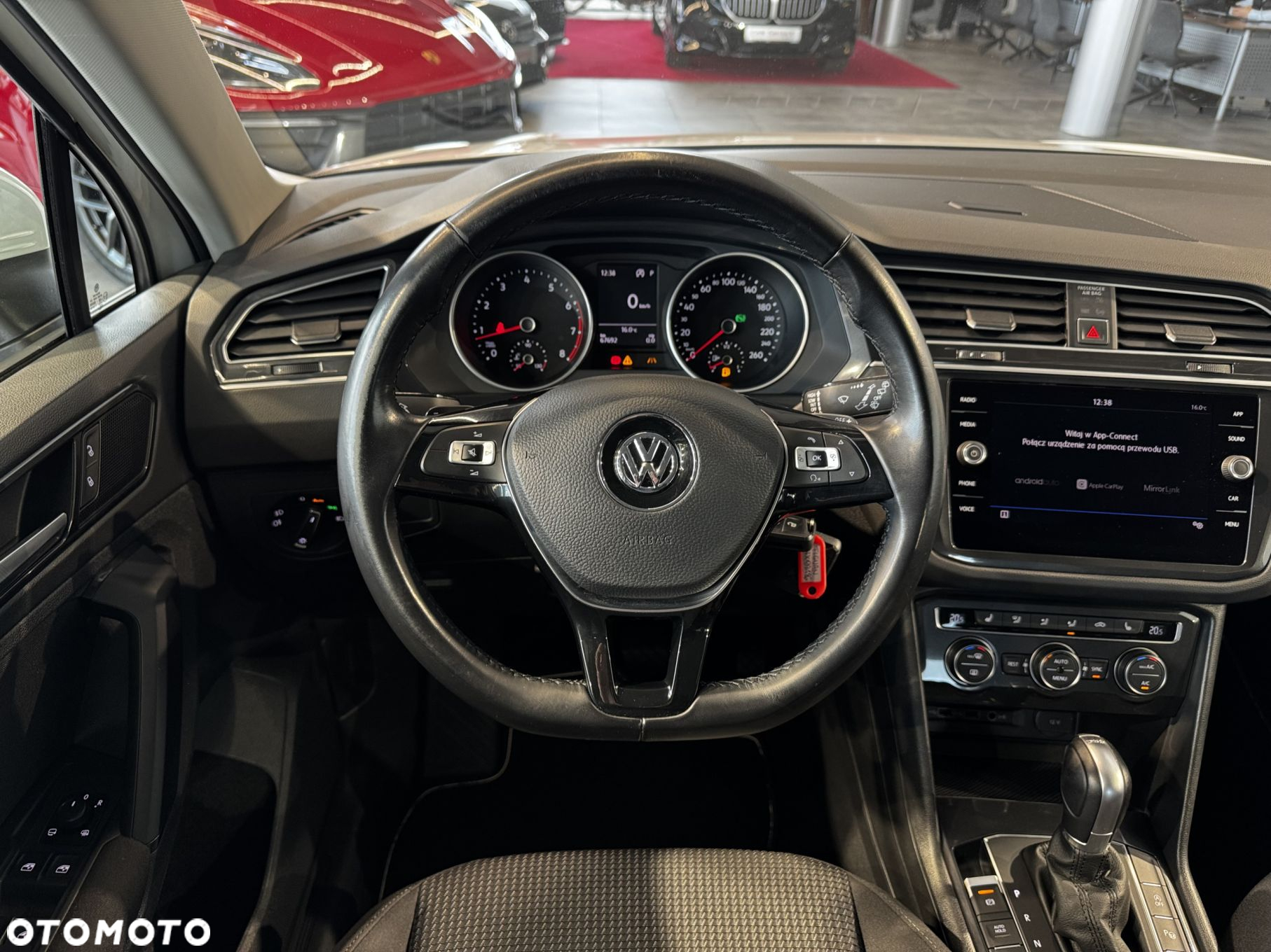 Volkswagen Tiguan - 21