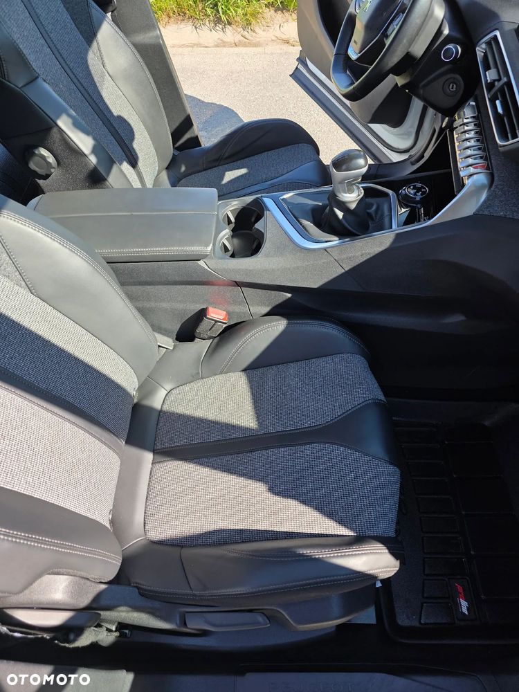 Peugeot 3008 1.2 PureTech Style - 16