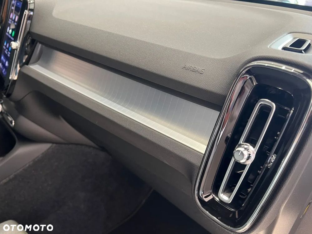 Volvo XC 40 B4 AWD Plus Dark - 30