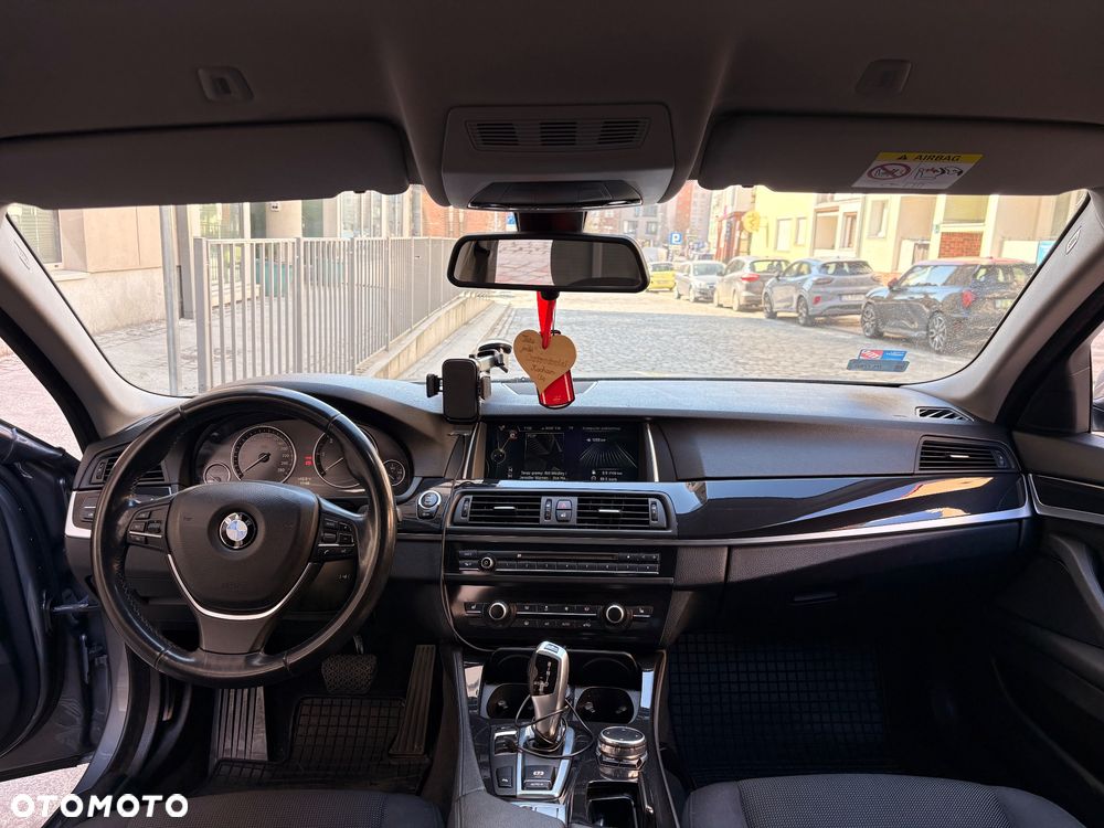 BMW Seria 5 520d xDrive - 10