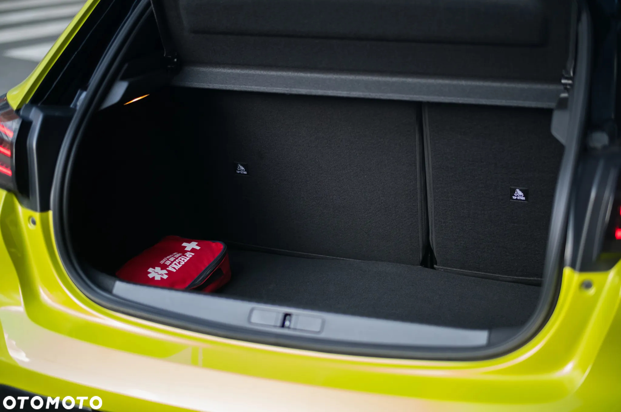 Peugeot 208 - 19