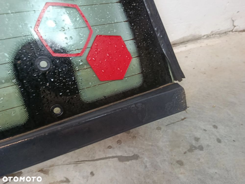 Szyba tył tylna z kalpy bagażnika Opel Frontera A 3 Drzwi