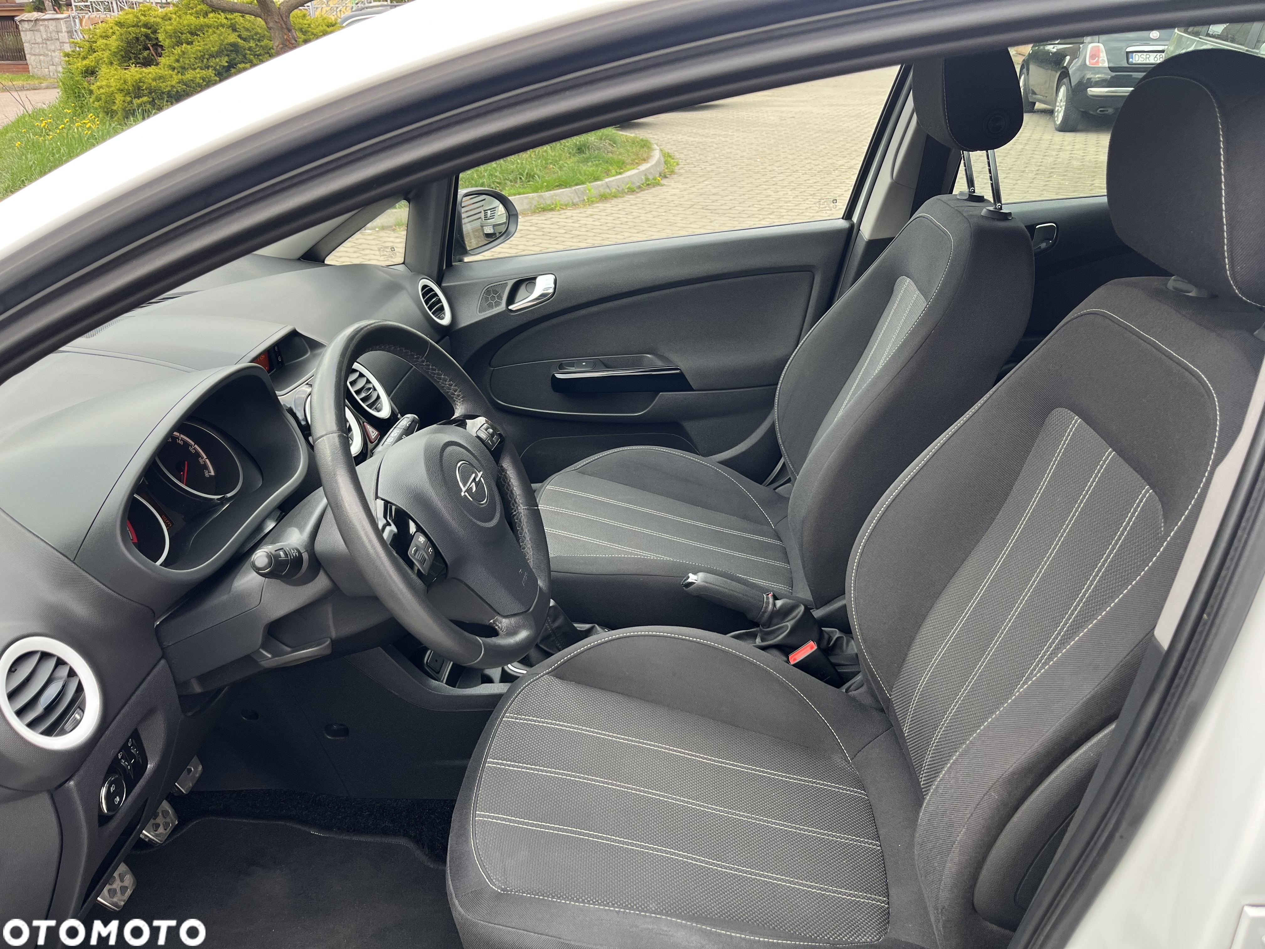 Opel Corsa 1.2 16V Edition 150 - 9