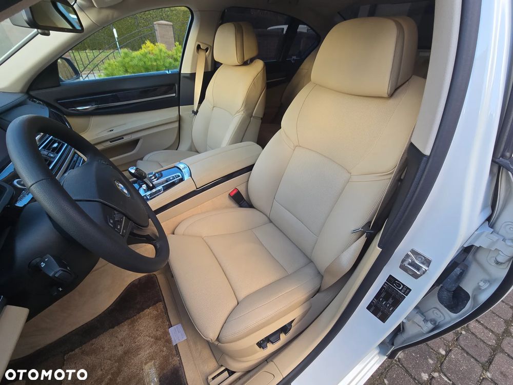 BMW Seria 7 740i - 10