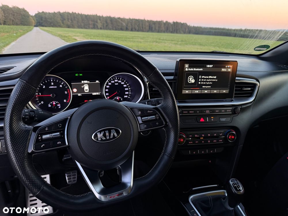 Kia Ceed - 32