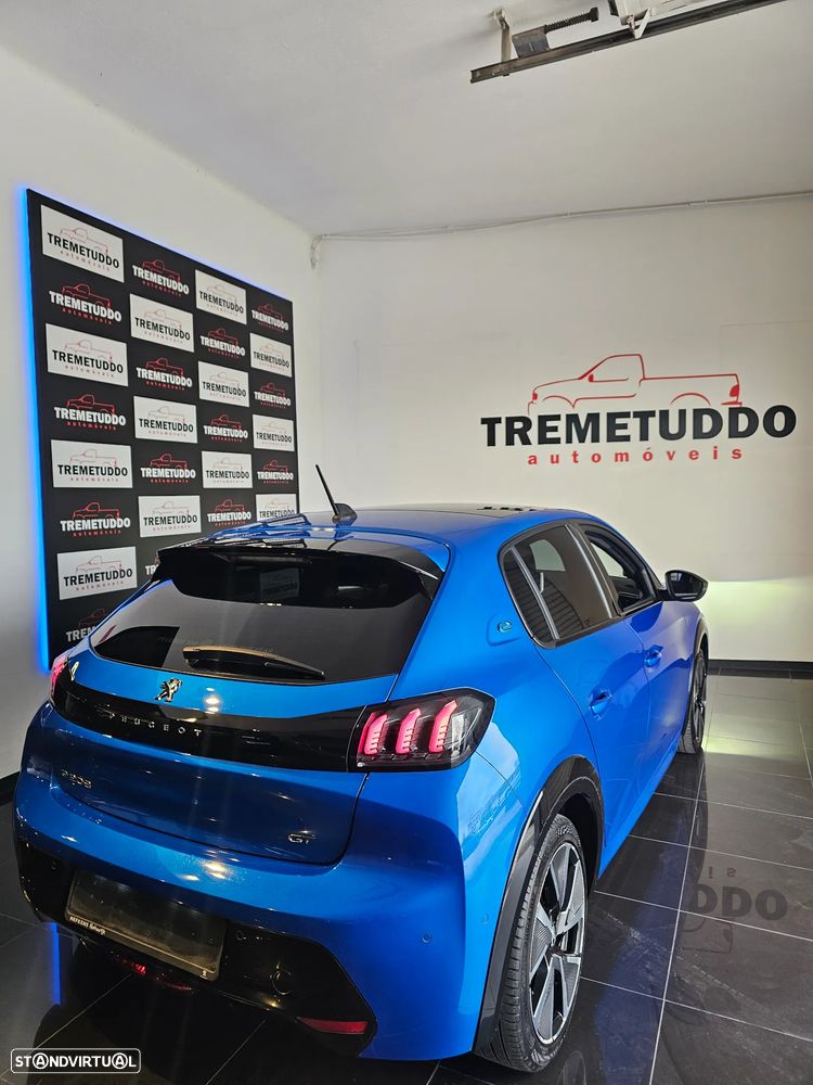 Peugeot e-208 GT - 26