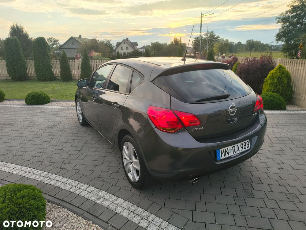Opel Astra 1.4 Turbo - 11