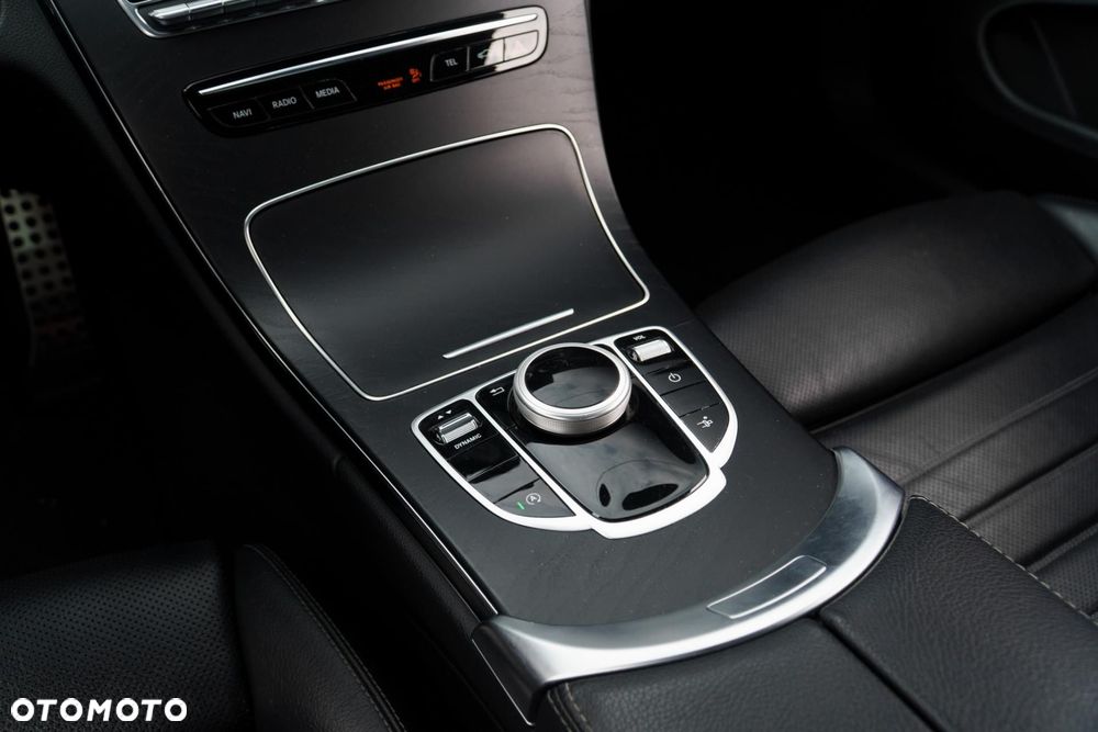 Mercedes-Benz Klasa C 300 9G-TRONIC - 24