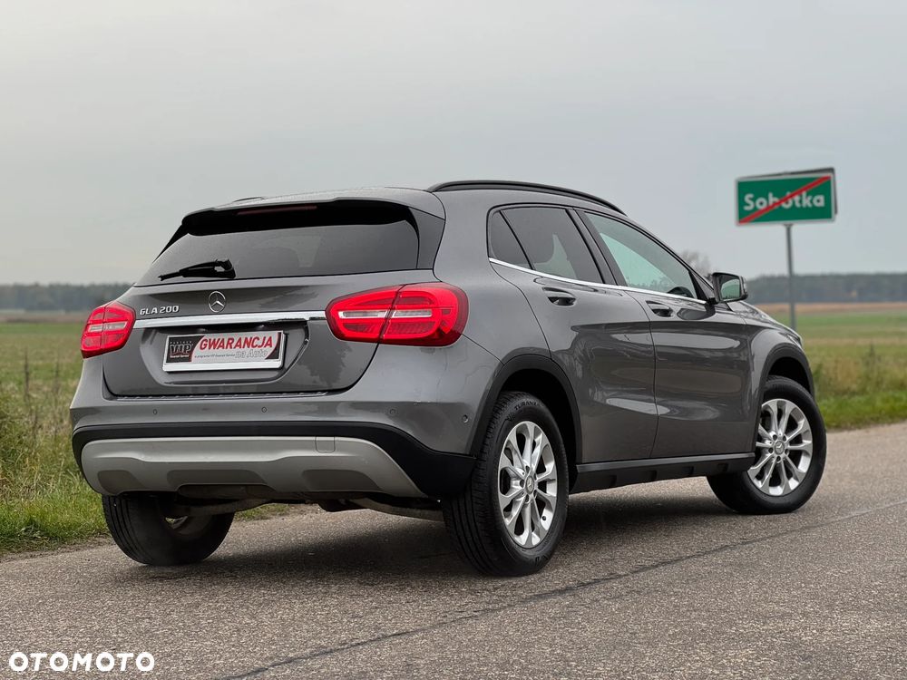 Mercedes-Benz GLA - 12