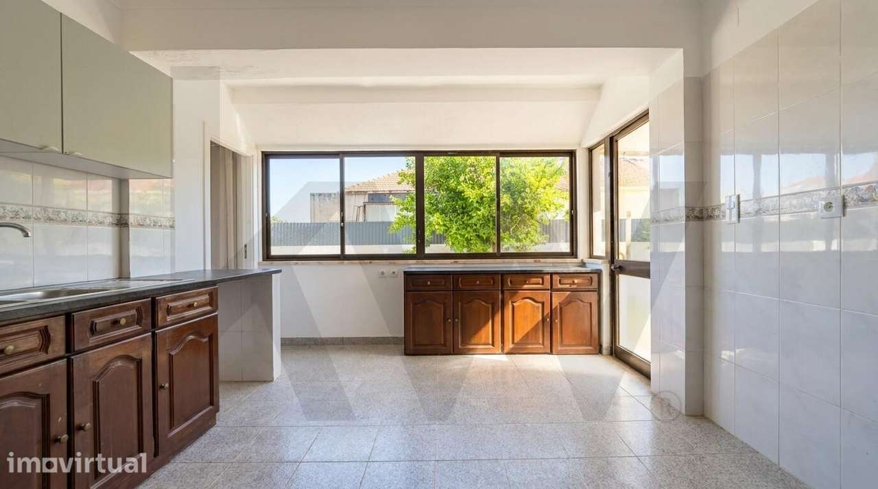 Apartamento T3 em Queluz | 73 m2 + 41 m2 de Área Dependente - Grande imagem: 3/12
