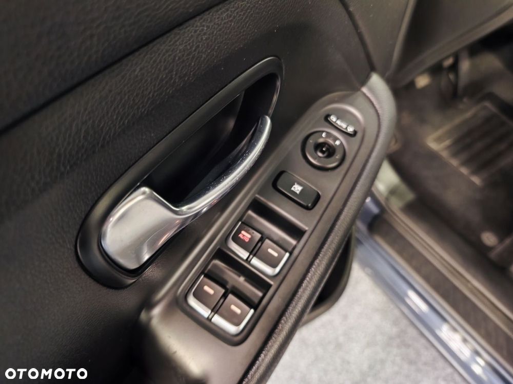 Kia Carens 1.6 GDI ISG Vision - 11