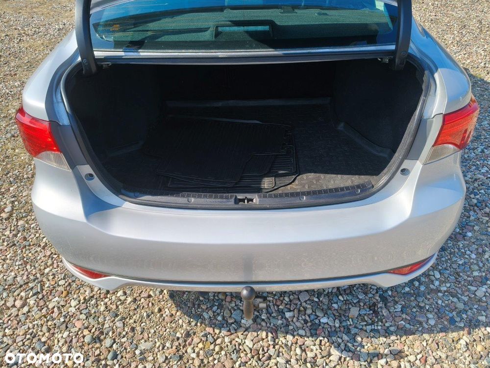 Toyota Avensis 1.6 Edition (2014) - 14