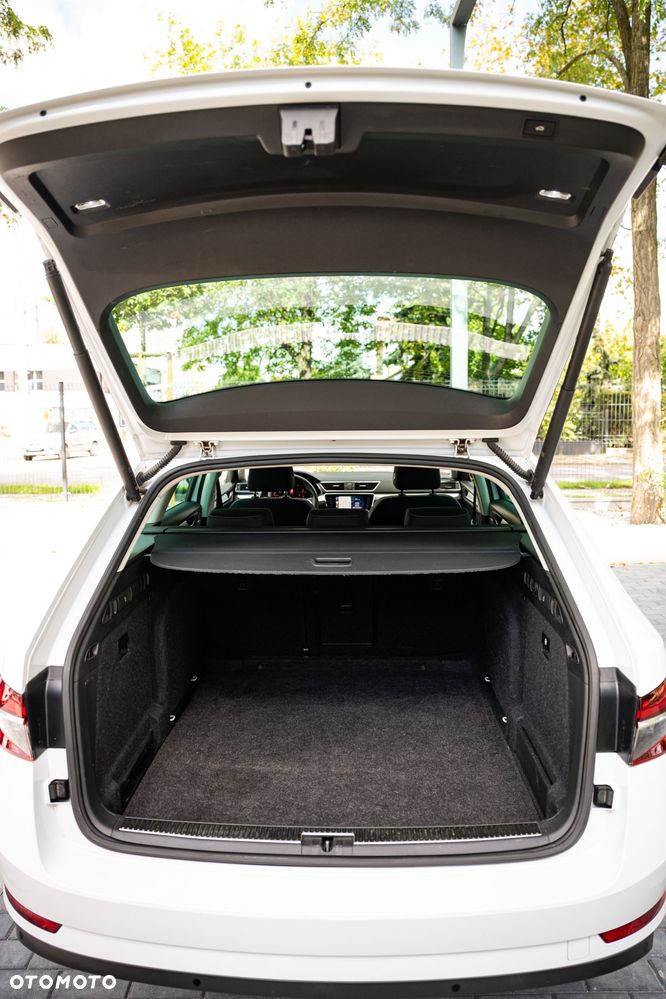 Skoda Superb 2.0 TDI SCR Style DSG - 23