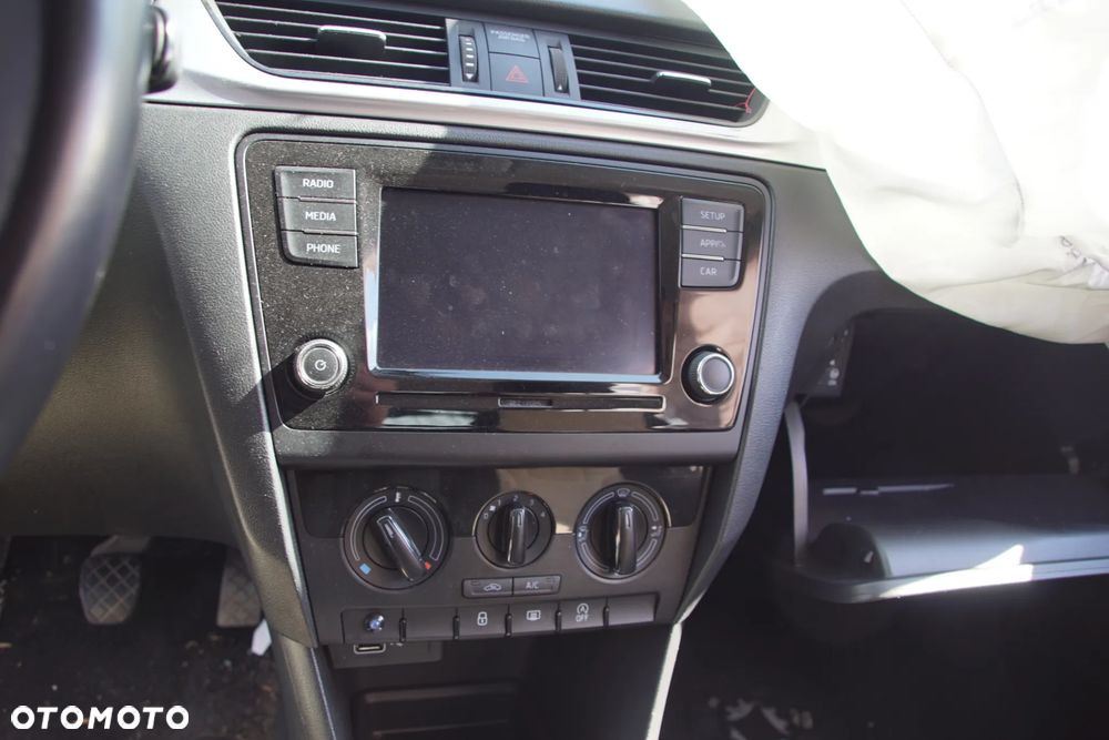 Auto na części - Skoda Rapid Lift 1.0 TSI 110 KM DKRC SEP LF8H 2019R Silnik Skrzynia Drzwi Maska Błotnik Klapa Zderzak Lusterko Klamka Szyba Lampa Deska Kokpit Sterownik Moduł Czujnik Licznik Wyświetlacz Panel Kierownica - 12