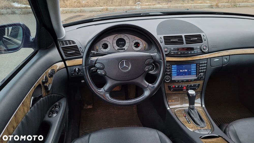 Mercedes-Benz Klasa E 500 4-Matic Avantgarde - 29