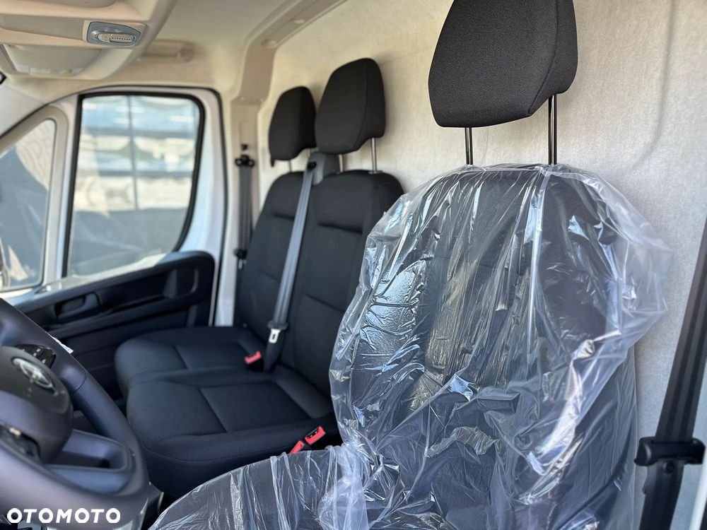 Opel MOVANO Furgon L2H1 3.3T  Diesel 2.2 140 KM Manual - 25