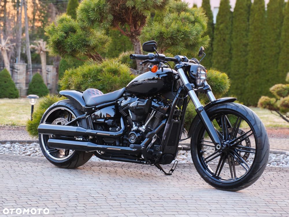 Harley-Davidson Softail Breakout - 11