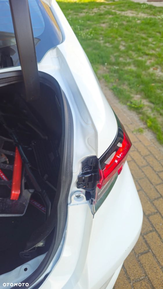 Toyota Corolla 1.8 Hybrid Comfort - 23