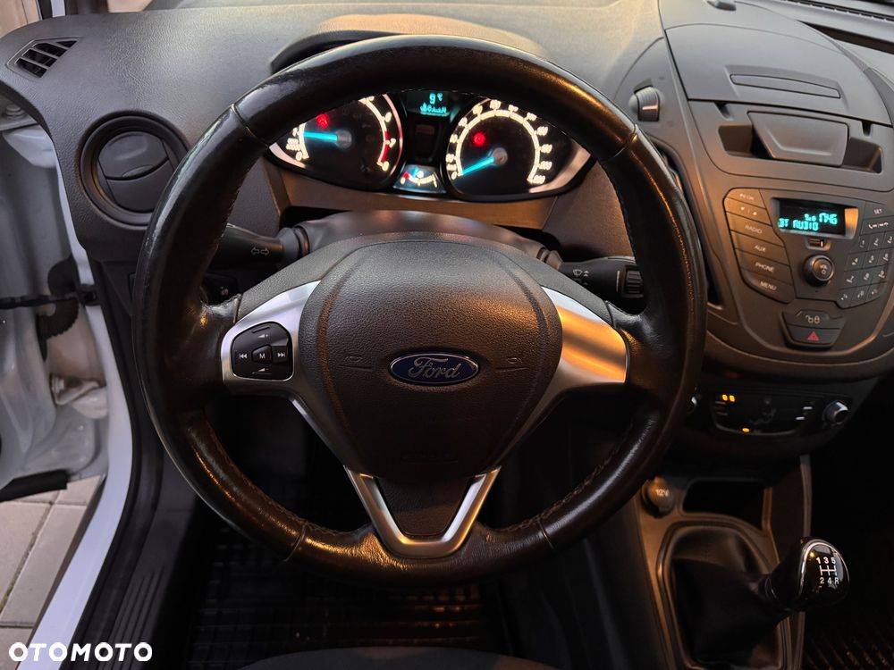 Ford Transit Courier - 17