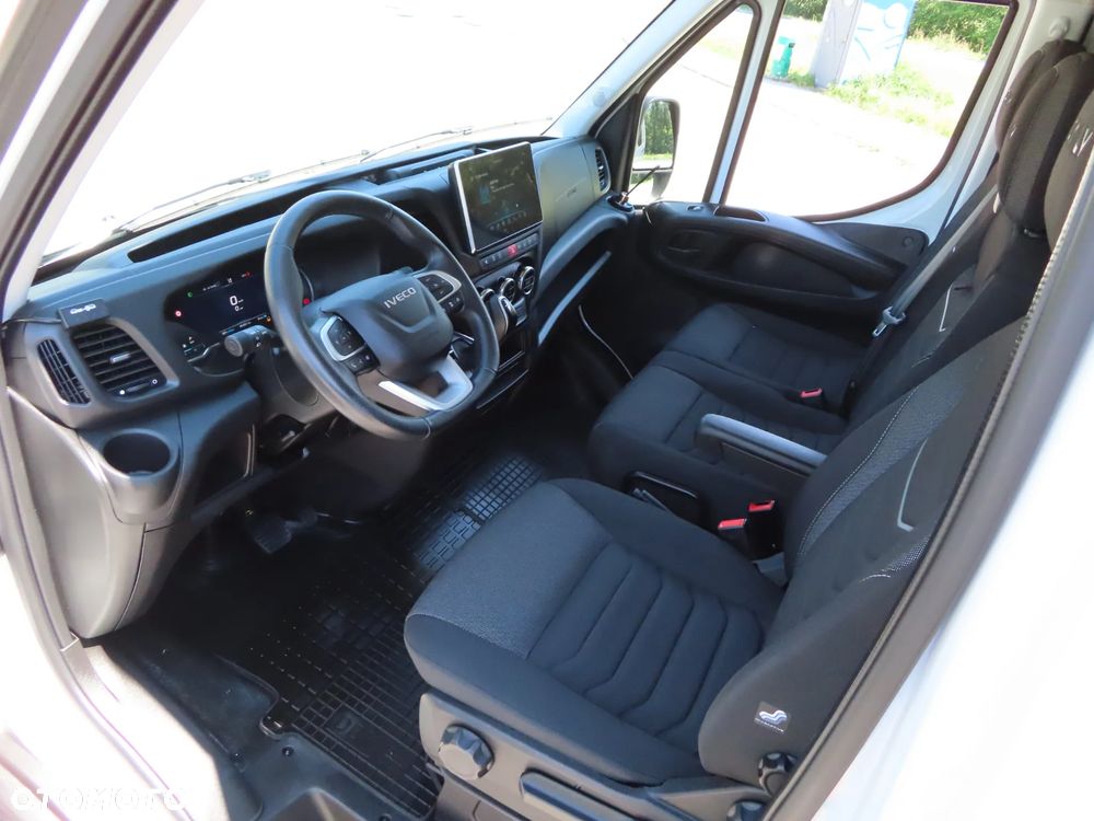 Iveco DAILY 35S18 DOKA Dubel Brygadowy MIXTO 7-Mio Os.+812 Kg Ład. POWER 3.0 HPI 180 KM Hi-Matic Automat L4H2 Rozstaw Osi 4100 mm WZMACNIANY FULL OPCJA Wyposażenia Gwarancja Fabryczna HAK 3500 KG Stan Auta Jak Z Salonu NOWY - 32